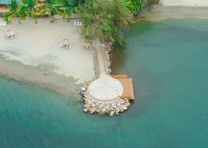 Paraiso Rainforest And Beach Hotel